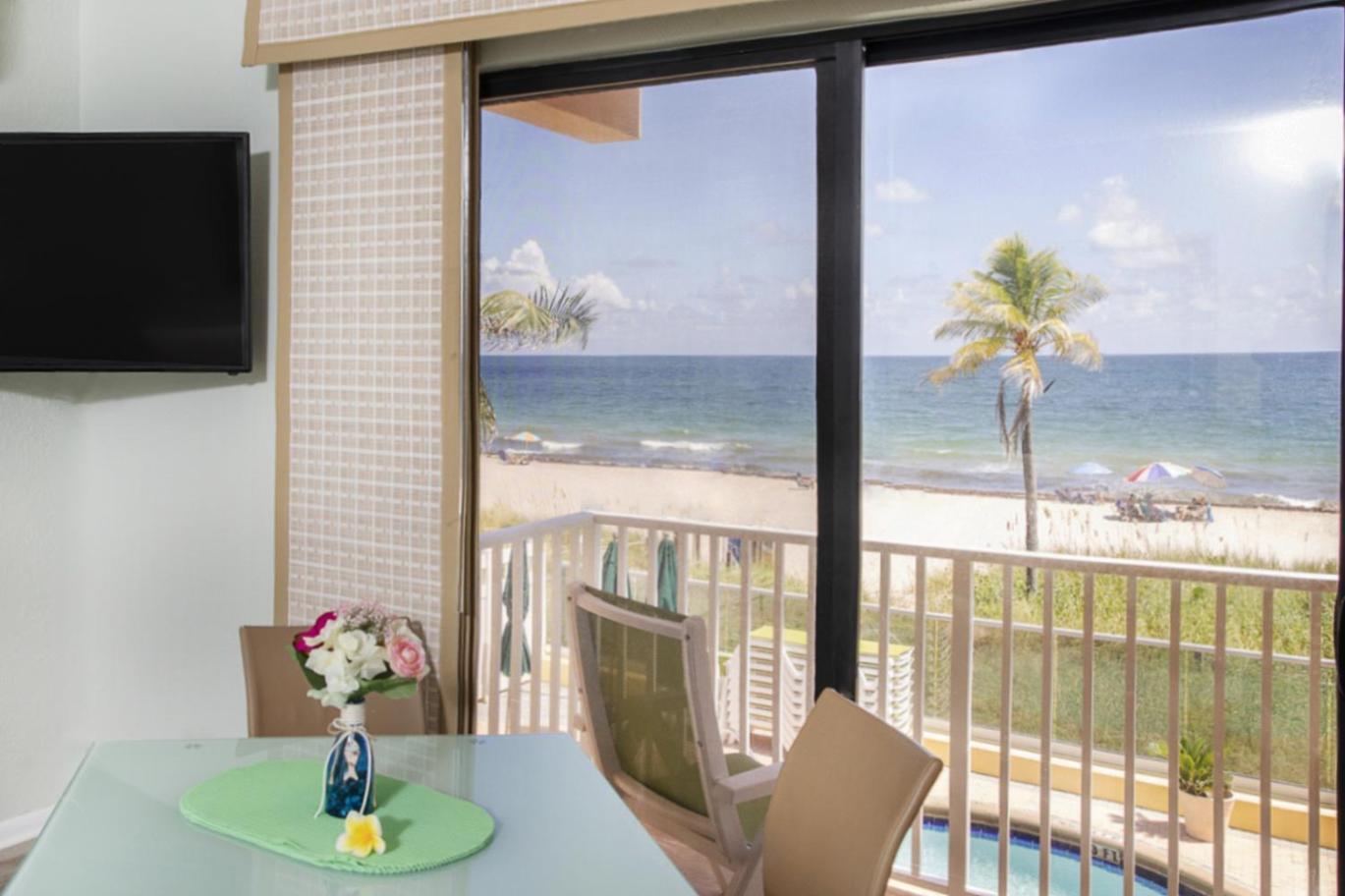 Windjammer Resort And Beach Club Lauderdale-by-the-Sea Exterior photo