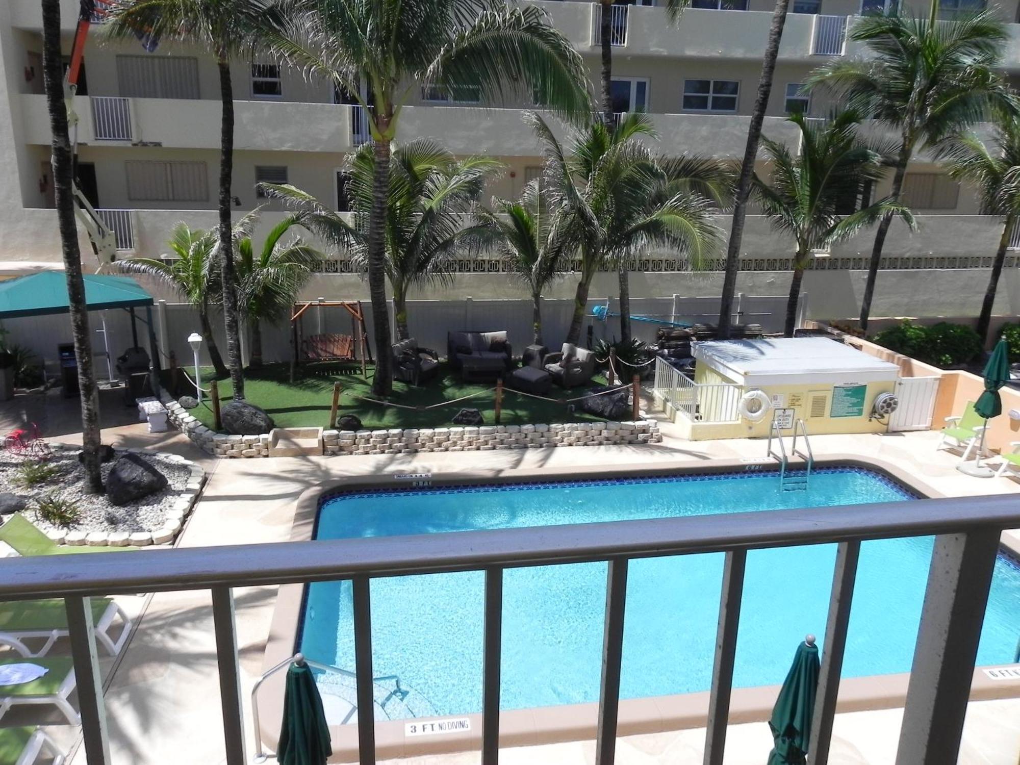 Windjammer Resort And Beach Club Lauderdale-by-the-Sea Exterior photo