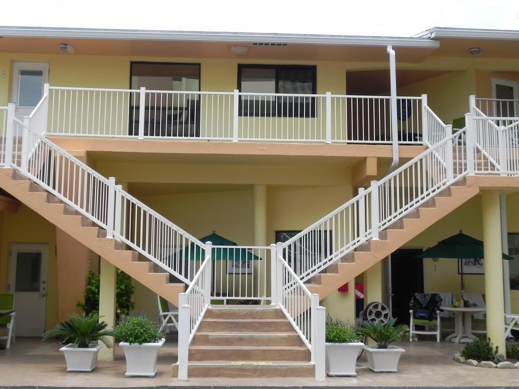 Windjammer Resort And Beach Club Lauderdale-by-the-Sea Exterior photo