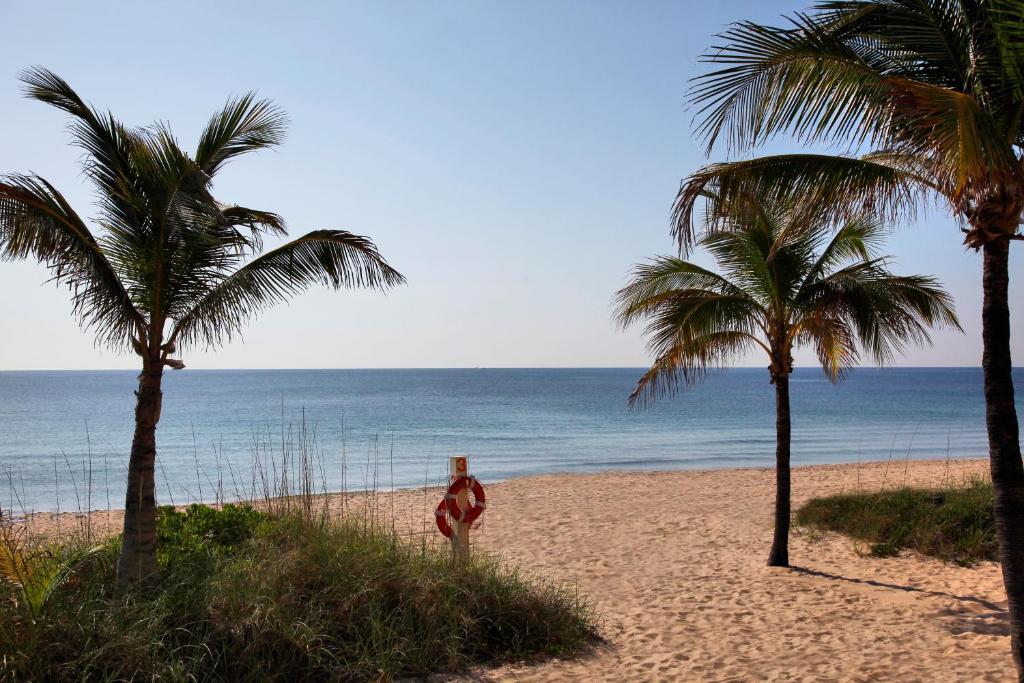 Windjammer Resort And Beach Club Lauderdale-by-the-Sea Exterior photo