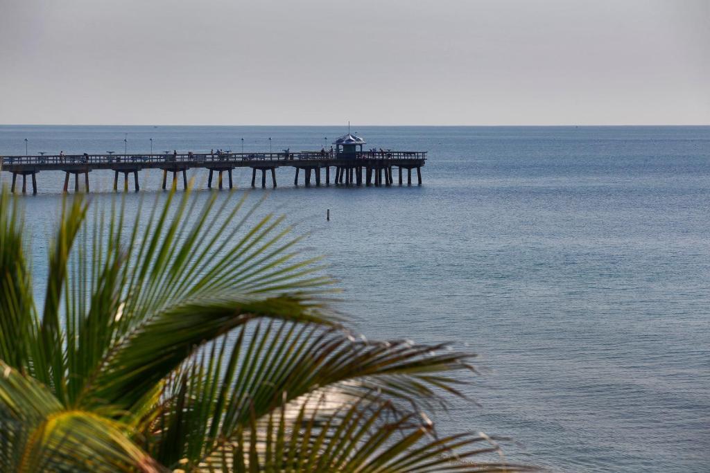 Windjammer Resort And Beach Club Lauderdale-by-the-Sea Exterior photo